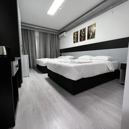 מלון דירות Grand Honey Hotel *