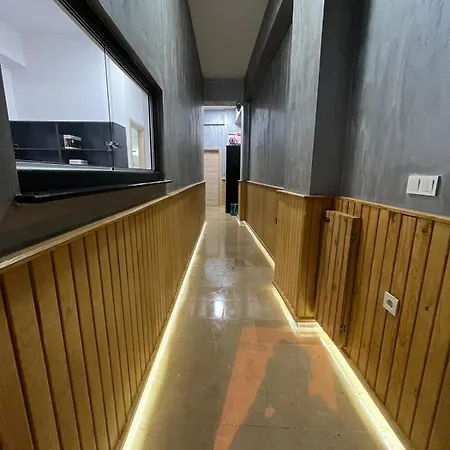 Grand Honey Hotel מלון דירות