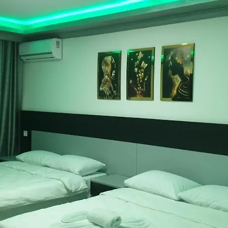 מלון דירות Grand Honey Hotel *